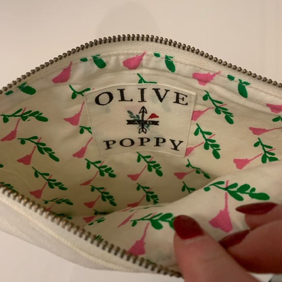 NWOT Olive and Poppy Rosé Pouch - Picture 3 of 4
